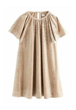 Vestido de terciopelo beige con mangas cortas y anchas, escote fruncido y un patrón de lunares plateados metálicos en toda la tela.