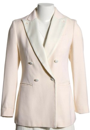 Blazer croisé crème avec larges revers et boutons, présenté sur un mannequin sans tête sur fond blanc.