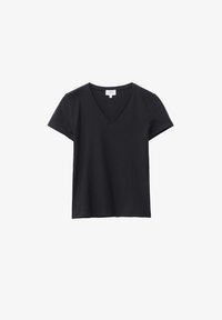 Vald, black