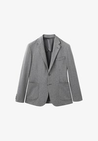 Blazer de lana gris con tela texturizada, solapas con muesca, dos bolsillos delanteros y cierre de botones. Incluye un forro interior sutil.