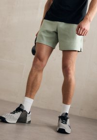 Nike Performance PRIMARY FLEECE - Spordišortsid - jade horizon