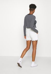YAS YASHOLI  - Shorts - star white