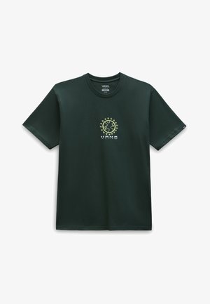Donkergroene Vans T-shirt met een kleine gele zon- en aarde-graphic boven het Vans-logo op de borst.