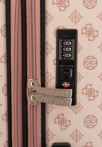 Guess WILDER 28 IN 8 LOGO - Trolley - light nude