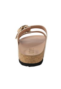 Korková platformová sandál s nude syntetickým pásem, zdobená dekorativní sponou. Kulatá špička a texturovaná černá gumová podrážka.