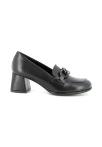 Scarpa nera in pelle con tacco quadrato. Presenta un fiocco decorativo e dettagli cuciti nella zona della punta. Finitura liscia.