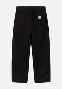 Pantalones de mezclilla negros de corte recto, con dos bolsillos traseros y una pequeña etiqueta de marca en el bolsillo derecho. Material texturizado.
