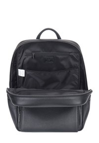 Zaino in pelle nera con esterno textured, chiusura a zip, spallacci regolabili e numerose tasche interne per l'organizzazione.