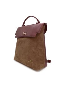 Borsa in pelle borgogna con fronte in suede marrone, design strutturato, manico superiore, hardware dorato e logo impresso nella parte bassa anteriore.