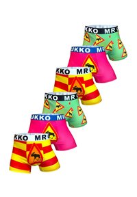 Boxer shorts colorati in una varietà di fantasie; uno presenta segnali di avviso di alci. I materiali sembrano elastici con design a contrasto per la vita.