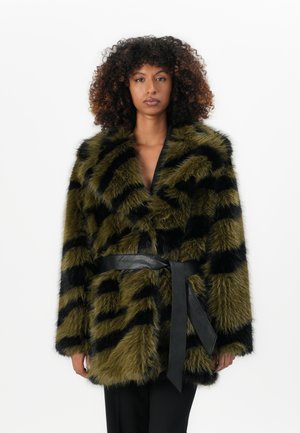 PLUSHY JACKET - Vinterkåpe / -frakk - dark olive/black