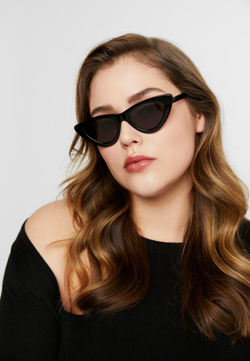 Chimi berry Black Cat-Eye Sunglasses Chimi 006 Berry Cat Eye Sunglasses - Black | Garmentory main image 4