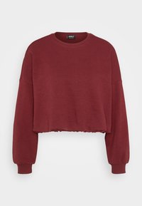 Sudadera corta en rojo oscuro, hecha de algodón suave. Cuenta con mangas largas y un dobladillo con volantes. Diseño sencillo de cuello redondo.