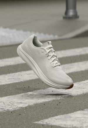 Altra, ESCALANTE 5 - Обувки за бягане по асфалт - white/white/white