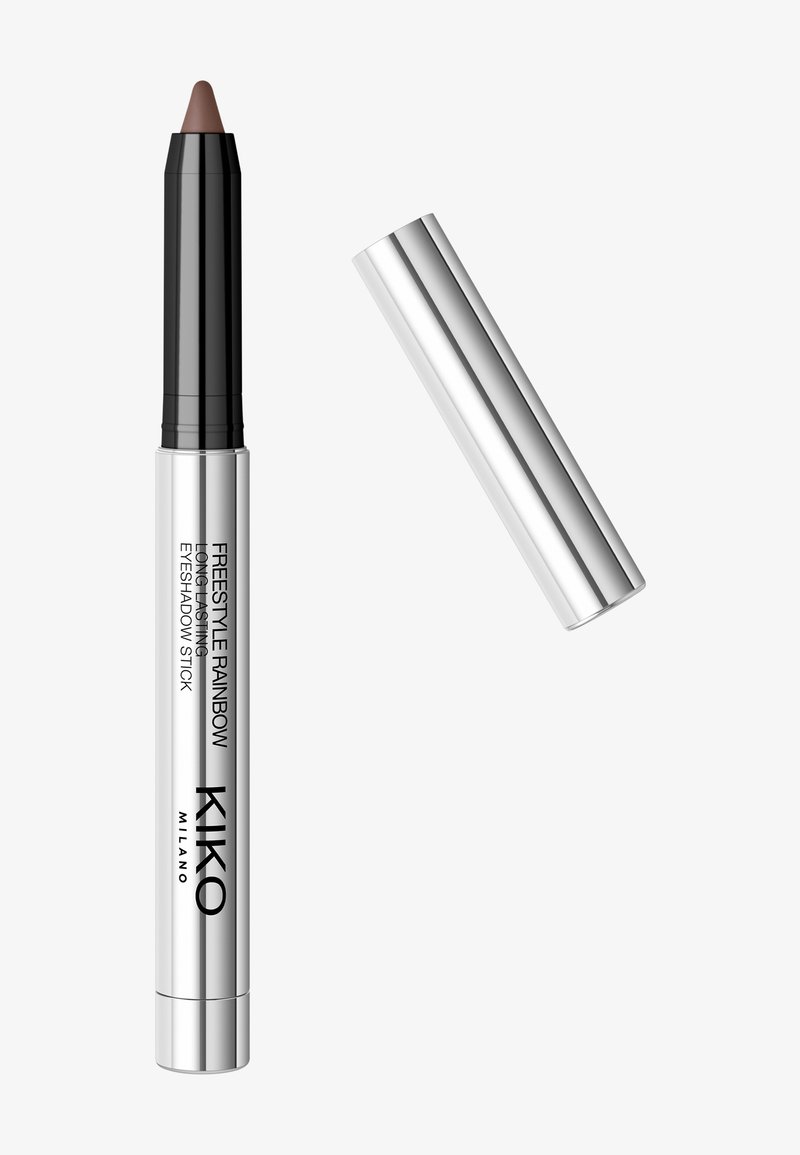 KIKO Milano Freestyle Rainbow øyeskygge-penn med en sylinderformet sølvmetallisk kropp, svart tupp og en brun pennende.