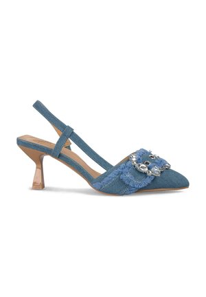 Décolleté in denim con punta affusolata, decorazioni blu sfrangiate, dettagli in strass e tacco a blocco trasparente.