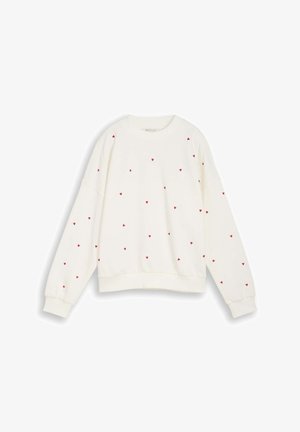 Hvit langermet genser med små røde hjerte mønstre spredt over fronten og ermene, med ribbede mansjetter og nederkant.