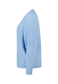 Lichtblauwe, zachtgeweven trui met een losse pasvorm, ronde hals en lange mouwen. Naden op de schouders zorgen voor een subtiel visueel accent.