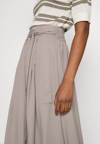 Lounge Nine BOP SKIRT - Saia evasé - vintage khaki