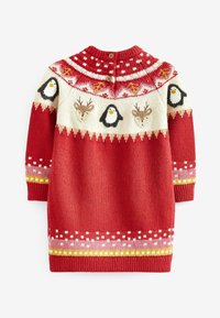 Abito lavorato a maglia rosso con un giromanica decorato con pinguini e cervi, scollo rotondo e polsini e orlo a coste in crema e strisce colorate.