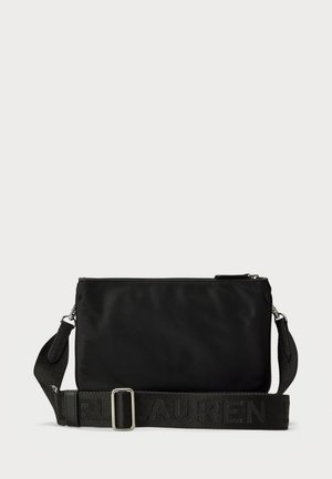 Bolso bandolera rectangular negro con asa ajustable que incluye texto en relieve "LAUREN" y cierre superior con cremallera.