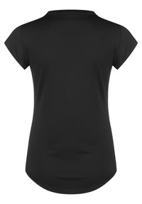 Svart t-shirt med kort ärm och rundad nederkant, tillverkad av mjukt tyg, med en enkel design och utan synliga grafiska element eller accenter.