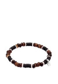 Elastisches Armband mit abwechselnd dunkelbraunen Holzperlen, schwarzen Gummisegmenten und weißen Abstandhaltern, versehen mit einem kleinen silbernen Anhänger.