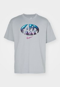 SPORTSWEAR - Camiseta estampada - silver