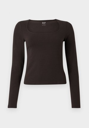 Črn dolg rokav, prilegajoča majica s kvadratnim izrezom, označena z GAP, prikazana na belem ozadju.