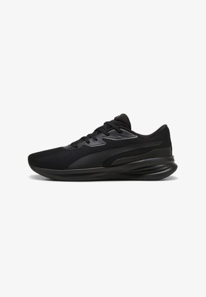 Baskets de sport légères noires avec une tige en mesh, fermeture à lacets, semelle rembourrée et un design subtil en forme de vague sur les côtés.