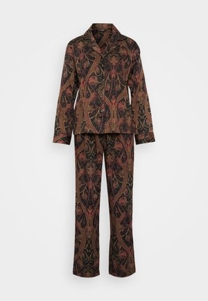 Zestaw loungewear w wzory, składający się z kurtki z kołnierzykiem i pasujących spodni. Materiał z misternymi brązowymi, złotymi i czerwonymi wzorami, zapewniający miękką teksturę.