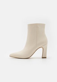 Madden Girl SPIN - High heeled ankle boots - white paris