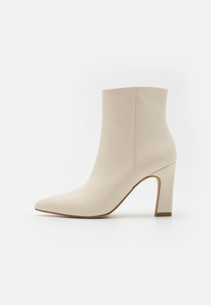 Madden Girl SPIN - High heeled ankle boots - white paris