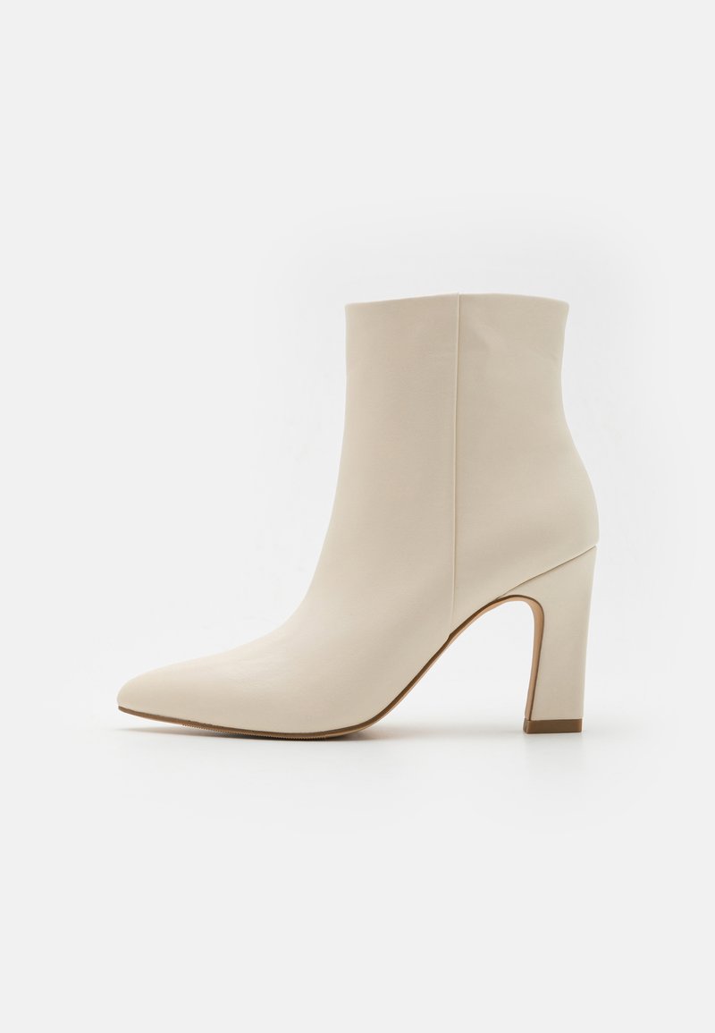 Madden Girl SPIN - Μποτάκια με ψηλό τακούνι - white paris