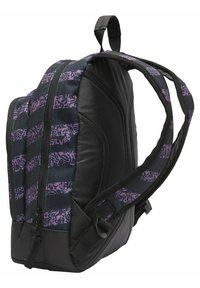 Zwarte rugzak met paarse tribal patroonaccenten, gevoerde achterkant en verstelbare schouderbanden. Heeft een ritsluiting en getextureerde zijkanten.