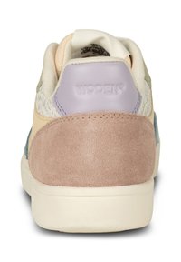 Sneaker mit weichem Veloursleder-Fersenbereich in hellbraun, mehrfarbigem Mesh und Obermaterial aus Leder mit Akzenten in Lavendel, Minze und Creme. "WODEN"-Logo an der Ferse.