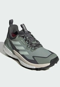 Adidas Terrex FREE HIKER 2 LOW GTX W - Trekingové boty - silver green   linen green   grey