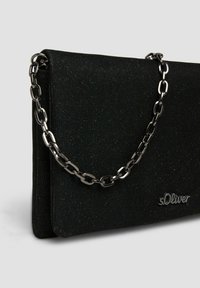 s.Oliver IN SCHIMMERNDER OPTIK - Clutch - schwarz
