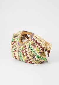 Gewebte Tragetasche aus mehrfarbigem Garn in Grün, Lila und Creme. Verfügt über eine markante hexagonale Öffnung und eine strukturierte Oberfläche.
