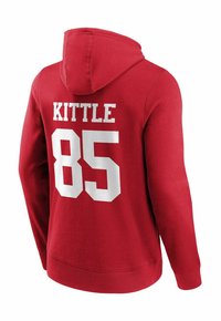 Rote Kapuzenjacke mit Kapuze, auf der Rückseite mit weißem Text "KITTLE" und der Zahl "85" versehen. Hergestellt aus weichem Stoff mit glatter Textur.