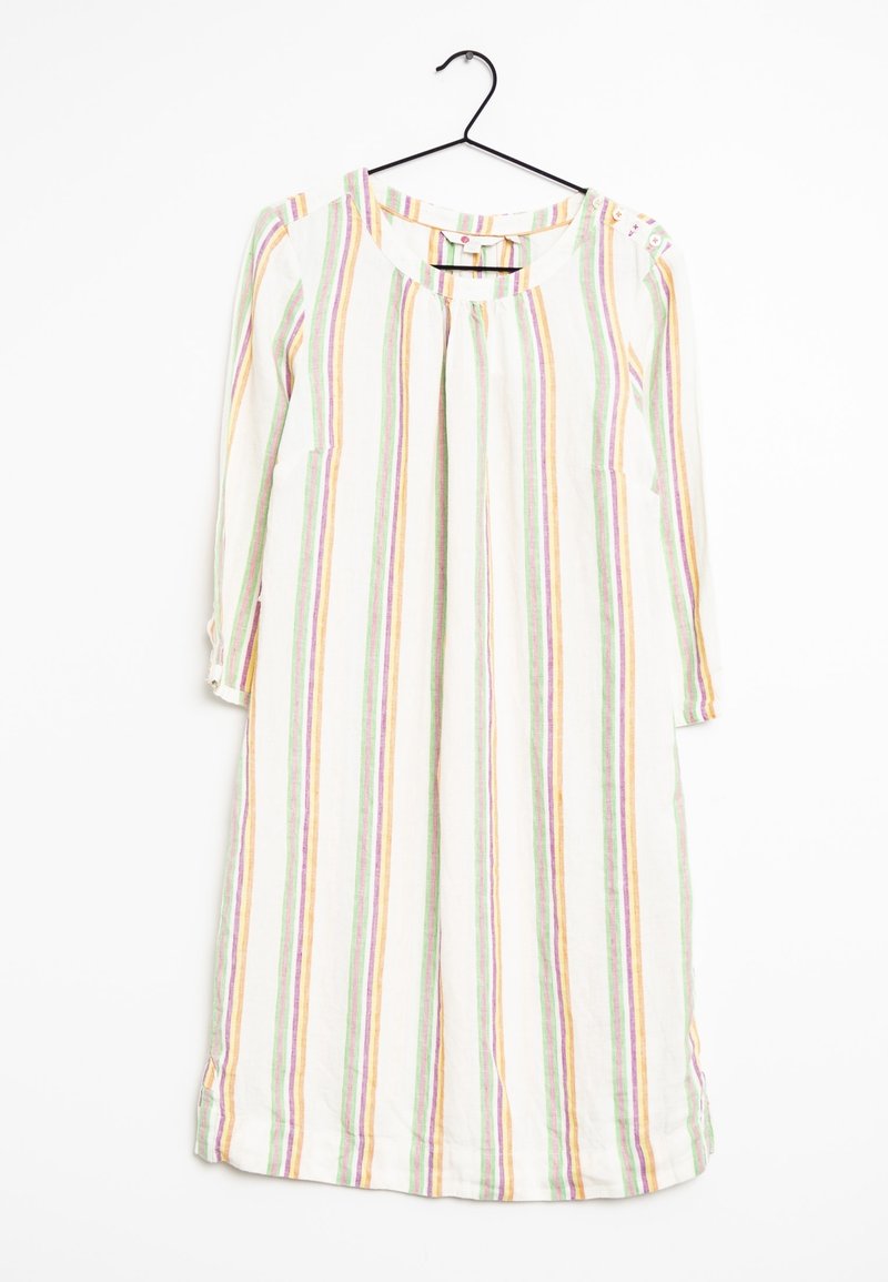 Robe blanche à manches longues et longueur genou avec des rayures verticales pastel en orange, vert et violet, suspendue sur un cintre noir.