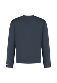 Langarm T-shirt in donker marineblauw, gemaakt van gladde stof. Heeft een ronde halslijn en een klein logo op de linker mouw.