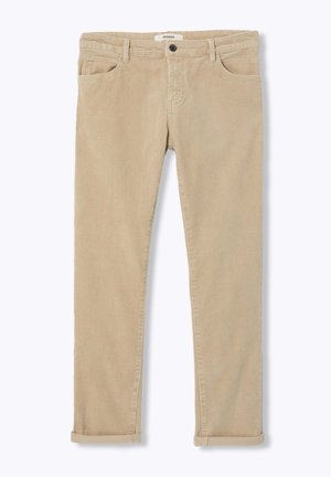 Pantalons en velours côtelé beige à coupe slim, avec cinq poches, une fermeture à bouton et des ourlets retroussés. Texture douce et motif côtelé subtil.