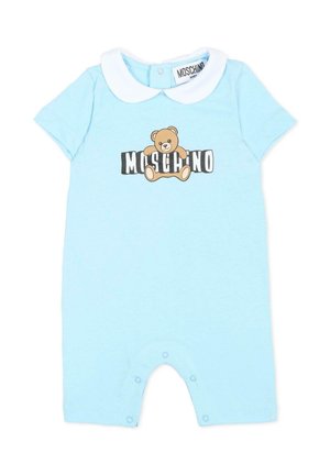 Jasnoniebieski kombinezon dla niemowląt z białym kołnierzykiem typu Peter Pan, grafiką misia i napisem "MOSCHINO" na piersi, zatrzaski u dołu.
