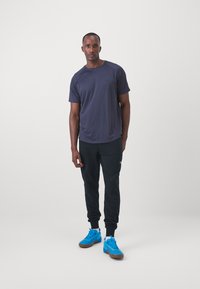 ICANIWILL ACTIVITY PANTS MEN - Treniņtērpa apakšdaļas - black