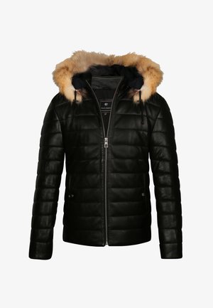 Zwarte gewatteerde jas met rits aan de voorkant, twee zijzakken en een capuchon met lichtbruine bontafwerking.