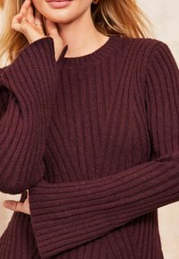 Friends Like These DETAIL LONG SLEEVE MINI - REGULAR FIT - Abito in maglia - red