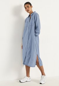 Cellbes of Sweden WITH SIDE POCKETS - Jeansklänning - medium blue denim