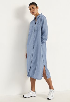 WITH SIDE POCKETS - Jeanskleid - medium blue denim