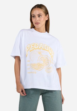 POLLY HEAVY OVERSIZED TEE - Tričko s potlačou - white